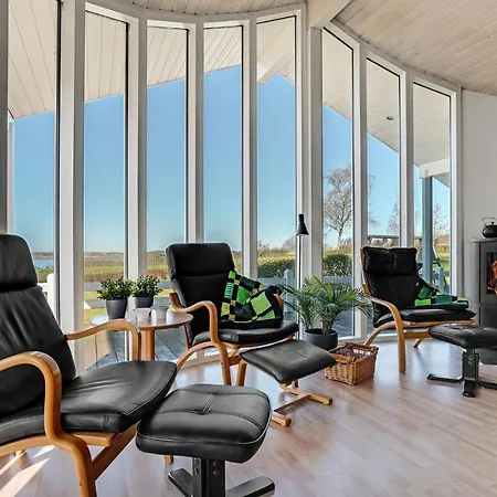 4 Bedroom Cozy In