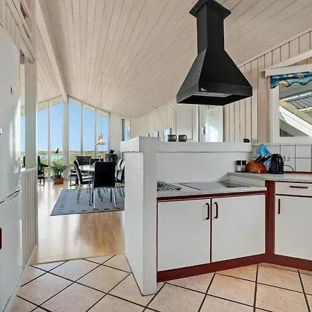 4 Bedroom Cozy In Hejls