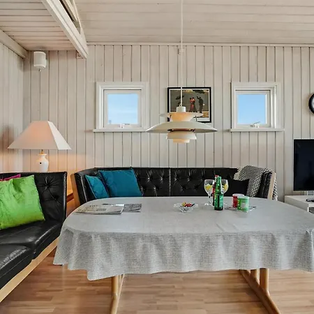 4 Bedroom Cozy In Dom wakacyjny