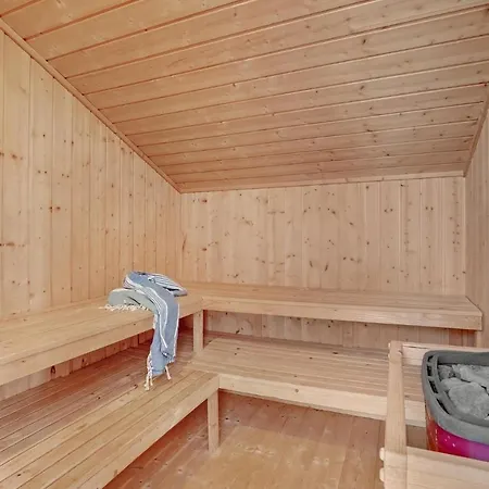 Dom wakacyjny 4 Bedroom Cozy In