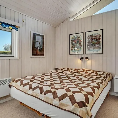4 Bedroom Cozy In Dom wakacyjny Hejls