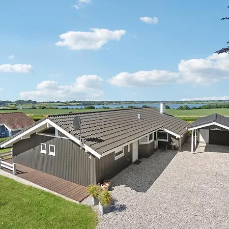Dom wakacyjny 4 Bedroom Cozy In Hejls